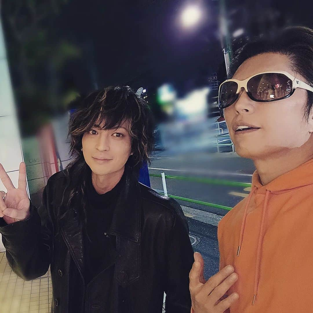 斉藤秀翼さんのインスタグラム写真 - (斉藤秀翼Instagram)「久しぶりに、GACKTさんとご飯でした！ 快気祝いをさせていただくつもりが ご馳走していただき。 ゆっくりと他愛のない話。 出会って9年、可愛がっていただいて。  感謝です。」12月2日 23時23分 - syuusuke.s