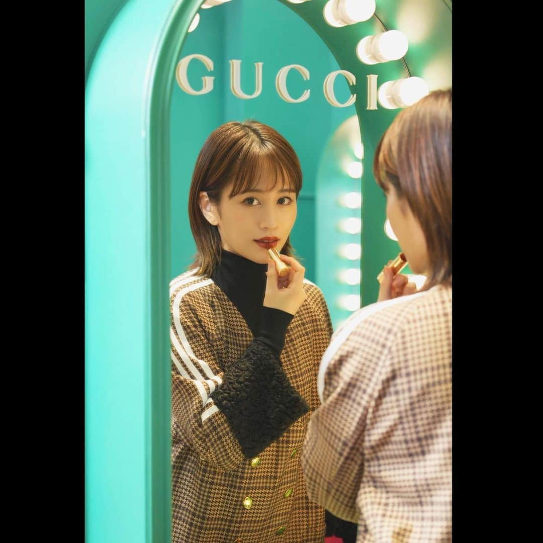 前田敦子のインスタグラム：「. @guccibeauty @gucci   輝きにあふれたホリデーシーズンを 過ごせるようにという願いが込められた #GucciBeautyWishes ❄︎ ホリデー限定メイクアップアイテムと アイコニックなフレグランスセットが登場  グッチルージュアレーヴルルネゾン限定商品は 中までキラキラでつけてもキラキラ こんなに綺麗なルージュ初めてみました💄✨ 実際に手に持って体験して欲しいです💛  毎日が生き生きして楽しくなるデザインと香りで 素敵なホリデーを過ごしてくださいね🎁  12/6まで伊勢丹新宿店でポップアップを開催中です🎄 製品は一部のグッチショップとグッチ公式オンラインショップ、および伊勢丹のフレグランスカウンターなどでも発売しています。  #GucciBeauty #GucciBeautyWishes」