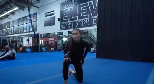 ケリー・ゲイルのインスタグラム：「Preparing for my next project!!🥊🎬💥😍🥋 Grateful to be training and learning from the best.. @87elevenaction  @davecamarillo  @bruceleeconcepcion  @liqiangwushu  #87eleven  Direction&Edit🎥🎬: @davecamarillo」