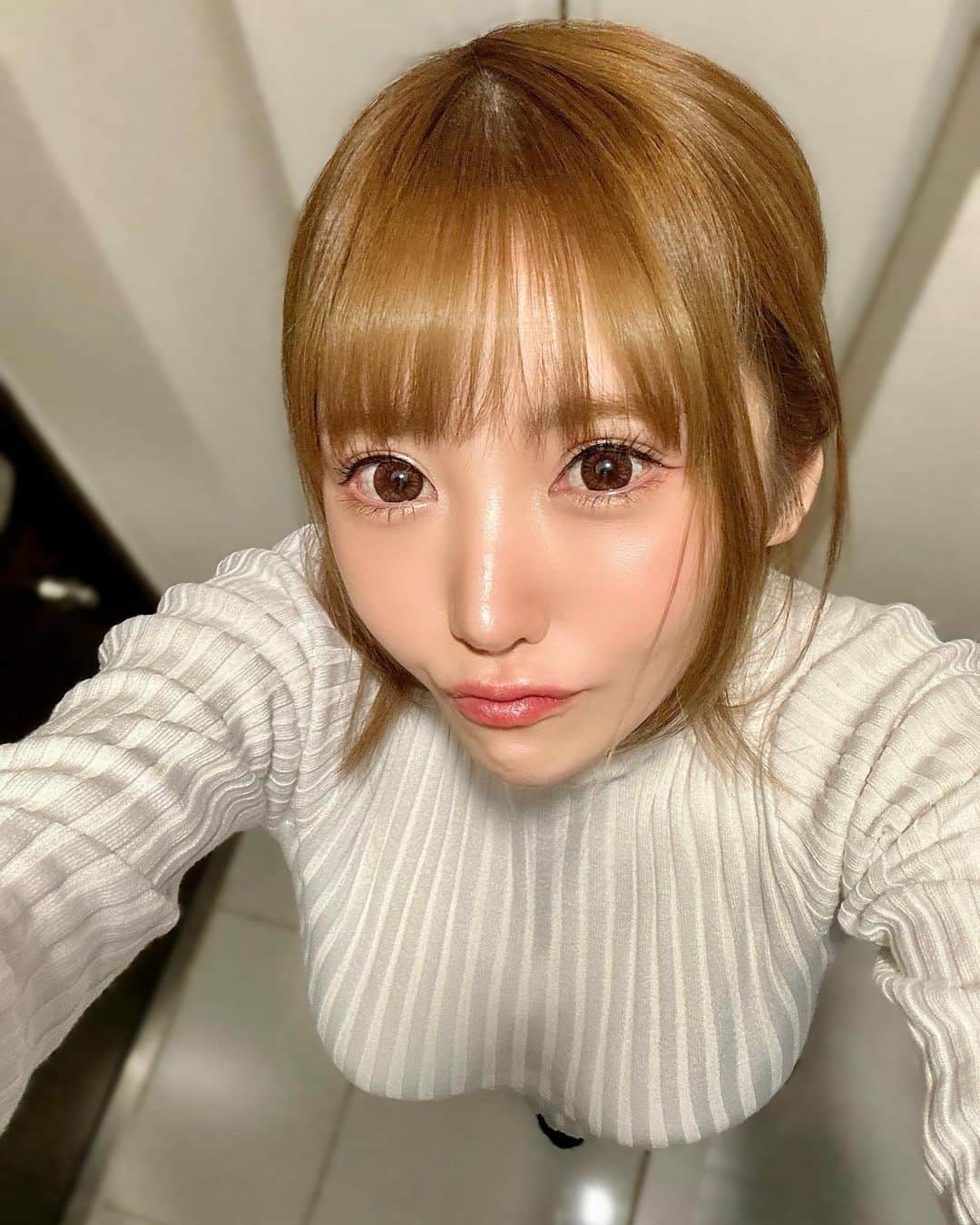 佐崎きさきのインスタグラム：「. 少し背の高い彼氏をおかえり♡と 笑顔で出迎える彼女のイメージ👧♡ . .  #腹筋 #肌肉 #腹肌 #照片 #性感內衣  #性感睡衣 #減脂 #training #gym  #gymlife #gymmotivation #トレーニング #腹筋女子  #운동 #사진 #미용  #muscle  #abs  #fitness #fitnessgirl」