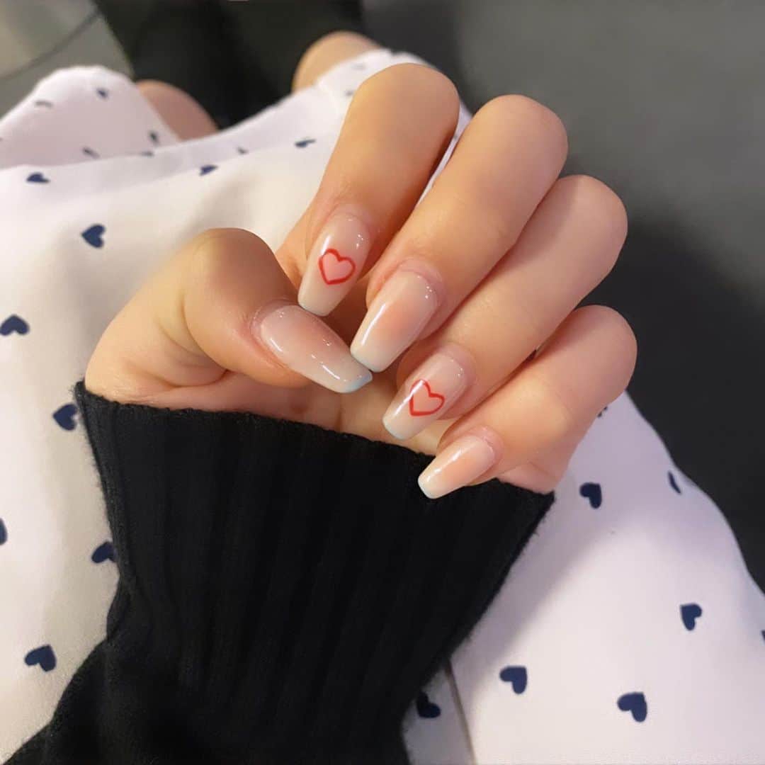 浅井裕華のインスタグラム：「伸びちゃったけど、かわいい爪💅🤍」