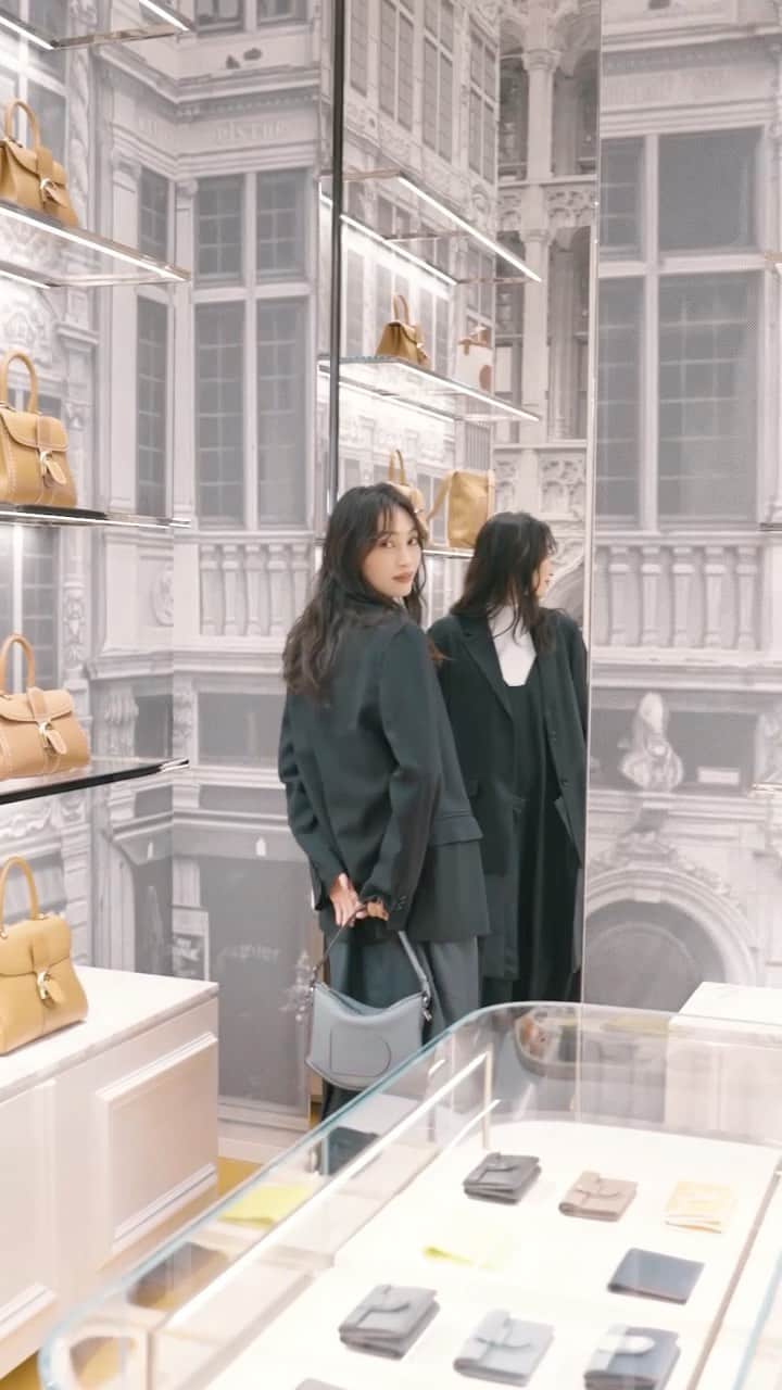 大政絢のインスタグラム：「Delvaux表参道ヒルズフラッグシップブティック 本日Open⭐️  @delvaux #delvaux #デルヴォー #delvauxomotesandohills #デルヴォー表参道ヒルズ」