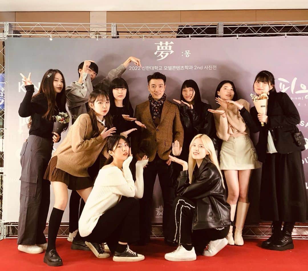 ペク・スンヒョンのインスタグラム：「#신한대학교 #사진전」