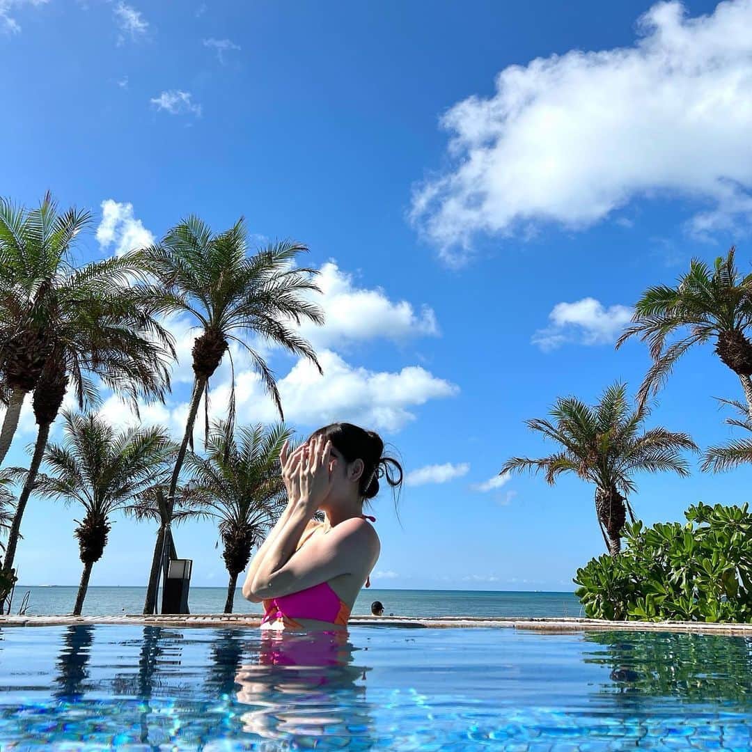 星咲るかのインスタグラム：「日焼けやばいけどめっちゃ楽しかった懐かし沖縄🌺🌴🤍」