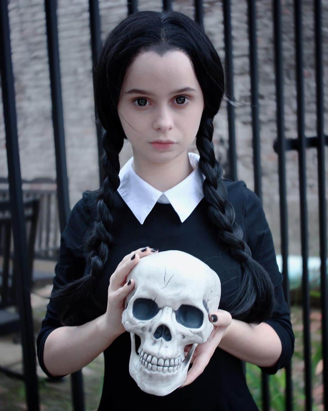 レベッカのインスタグラム：「Just finished watching Wednesday on Netflix! ☠️ 🔪 I loved it! Here’s my old Wednesday cosplay from a few years ago! Should I bring her back as the new Wednesday? 🖤🖤🖤」