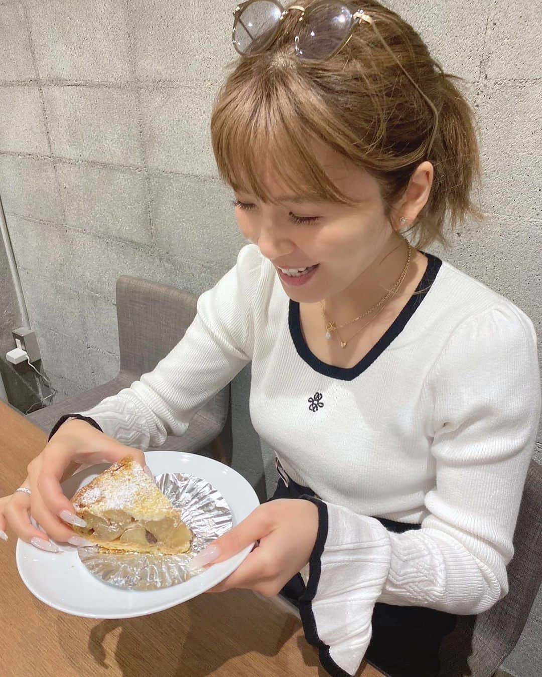 宇野実彩子さんのインスタグラム写真 宇野実彩子instagram 「 レコーディング終わりにみんなでアップルパイ🥧♥️ ニットめちゃ