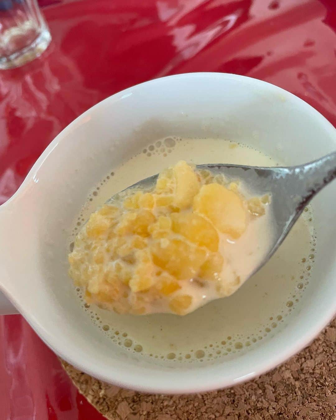 のインスタグラム：「朝目覚めて、そうだ！インカで、ポタージュ作ろう！ 普通？朝起きてベットの中から、そう思ったりする？  コーンスープじゃ無くて、インカの目覚のポテトスープトロミも、インカの目覚、凄いなぁ〜コーンスープ並の、コーン色  料理好き過ぎると、痩せない、 困るわぁ〜  お茶入れて、シャワー浴びて丁度出来上がり‼️  本来ならば私の、東京公演の千穐楽まぁ、、私は元気だし！そんな事もあるさ‼️ シスターアクト明日の東京公演大千穐楽！皆んな頑張ってね❣️」