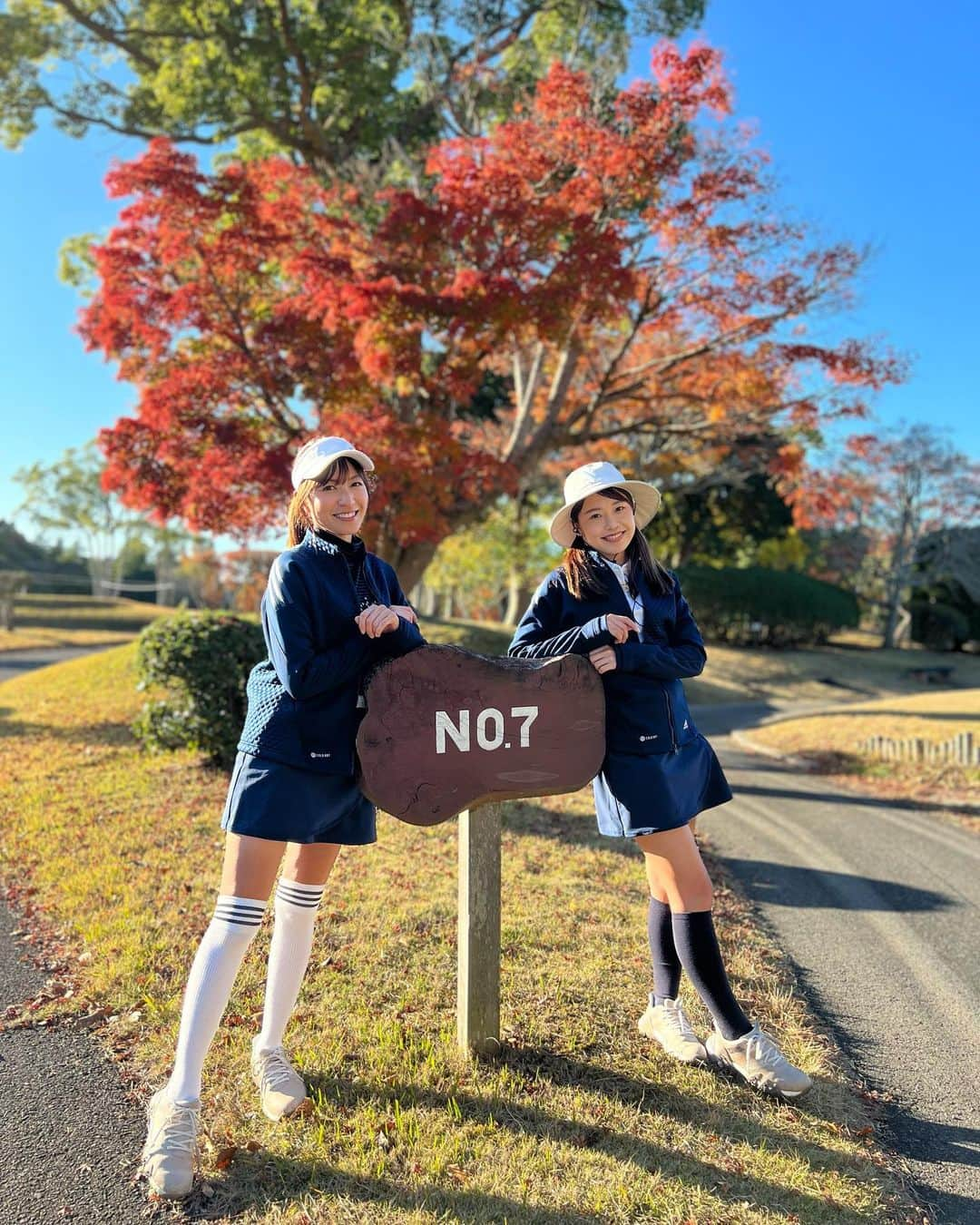 萩原菜乃花さんのインスタグラム写真 - (萩原菜乃花Instagram)「真名カントリークラブ⛳️ 久しぶりにななえちゃんとラウンド🤍  紅葉がすっごくきれいだった🍁  全身 @adidasgolf ♡ COLD RDYシリーズ軽いのに暖かくて冬でもスイングしやすい！！  #adidas#adidasgolf#ourfairway#アディダス#アディダスゴルフ#紅葉#紅葉ゴルフ」12月3日 19時46分 - nanoka_hagiwara