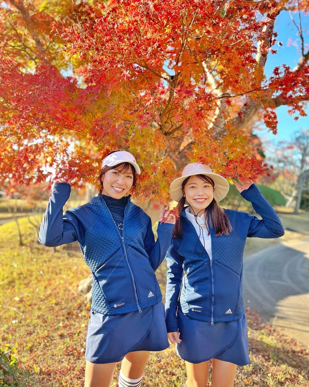 萩原菜乃花のインスタグラム：「真名カントリークラブ⛳️ 久しぶりにななえちゃんとラウンド🤍  紅葉がすっごくきれいだった🍁  全身 @adidasgolf ♡ COLD RDYシリーズ軽いのに暖かくて冬でもスイングしやすい！！  #adidas#adidasgolf#ourfairway#アディダス#アディダスゴルフ#紅葉#紅葉ゴルフ」