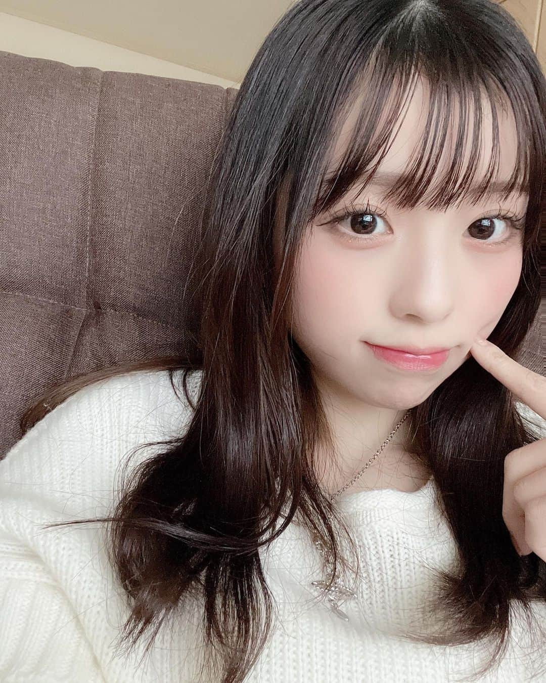美咲優羽のインスタグラム：「. . . 自撮り🤳いらないかにゃ？  最近毎日今後の人生どう楽しく幸せにみんなとフィンファミ(←ここ大事！)と生きていくか過ごすか想像したりしてます。。にひ . . . #selca #selfie #셀카 #셀카그램  #ootd  #instagood #instalike #followme #アイドル #japanesegirl#japaneseidol#japanesegirls#自撮り #フレンチ  #地下アイドル好きな人と繋がりたい#粉我 #美白 #攝影#旅遊攝影 #拍攝#寫真#攝影日記#人像攝影#攝影師#互惠#拍照#台灣攝影師#人像摄影#攝影日常#ootd4nylonjp」