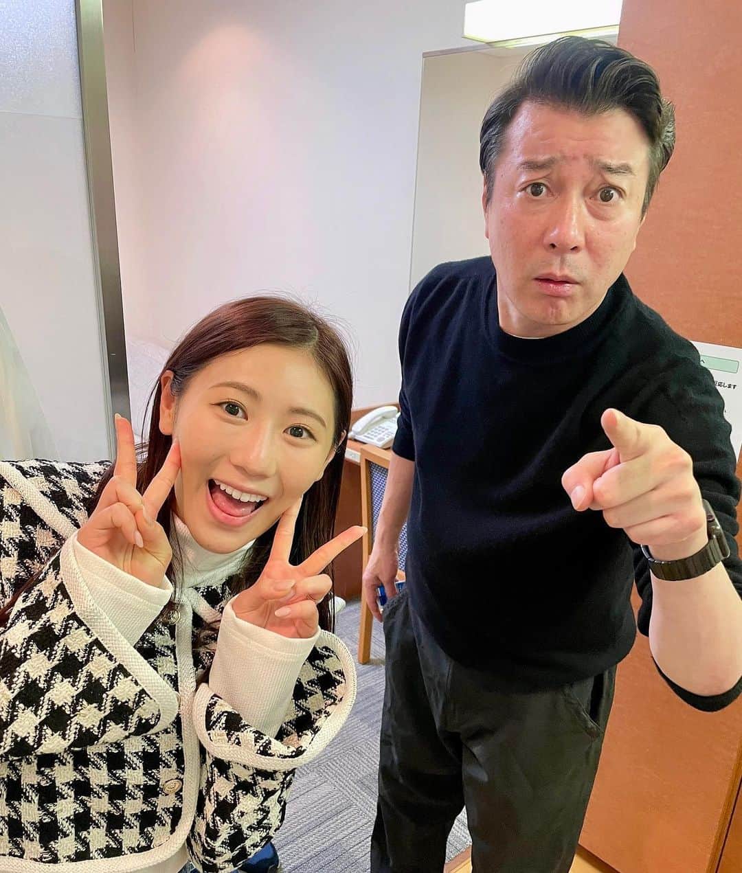 のインスタグラム：「「山本は西野に頼んだよ」 って言ってくれました、、、😢✨✨  任せてください！加藤さん！！！！  #会いたかった加藤さんにやっと会えました #7月の番組ぶりにお会いできた #優しい加藤さん #この写真を山本さんに送ったら #あらカトちゃん #と返信が来ました #山本さんらしい返信です😂 #素敵すぎる極楽とんぼさん大好きです」