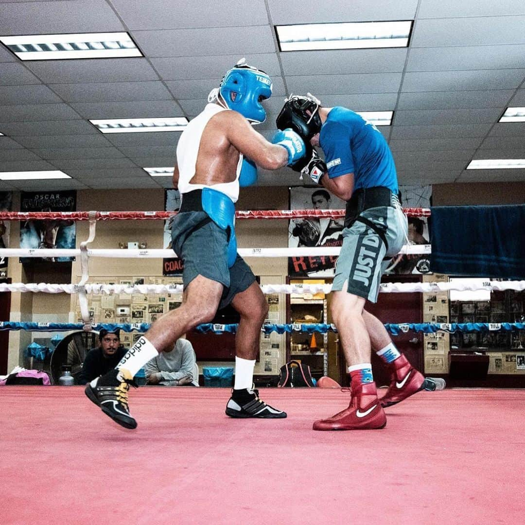 ローマン・ゴンサレスさんのインスタグラム写真 - (ローマン・ゴンサレスInstagram)「Legend in the game. Four-weight world champion, @chocolatito87 adds to his legacy tonight. Time to avenge that rematch decision with a trilogy victory #EstradaChocolatito3」12月3日 18時00分 - chocolatito87