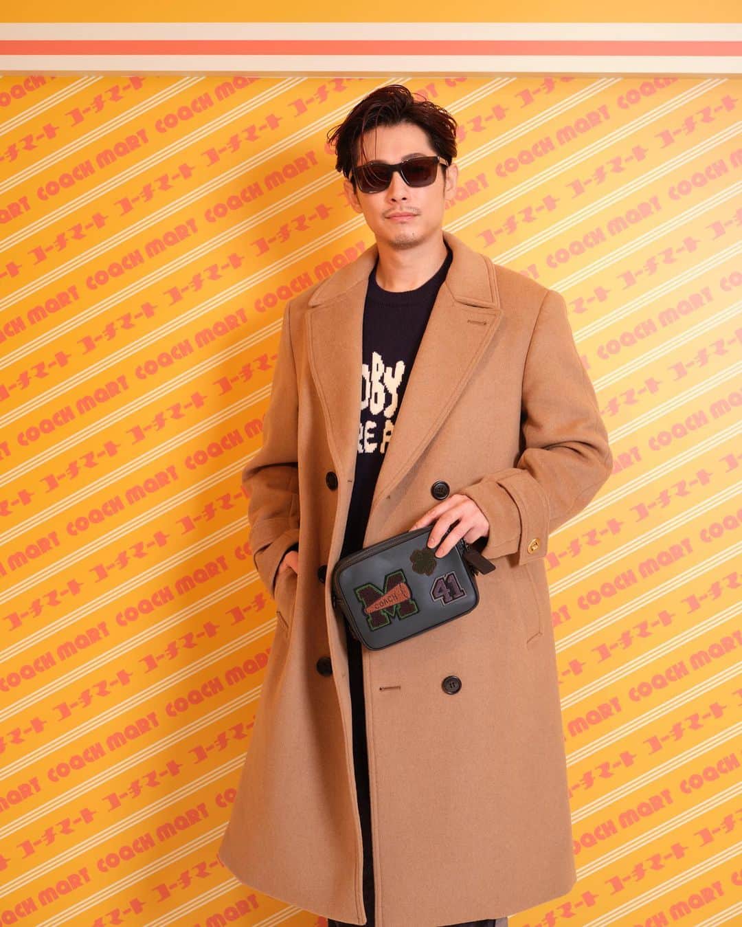 ディーン・フジオカのインスタグラム：「"𝗖𝗢𝗔𝗖𝗛 𝗠𝗔𝗥𝗧" now in town🎄❄️🍷🎁 #CoachNY #CoachJapan #コーチマート」