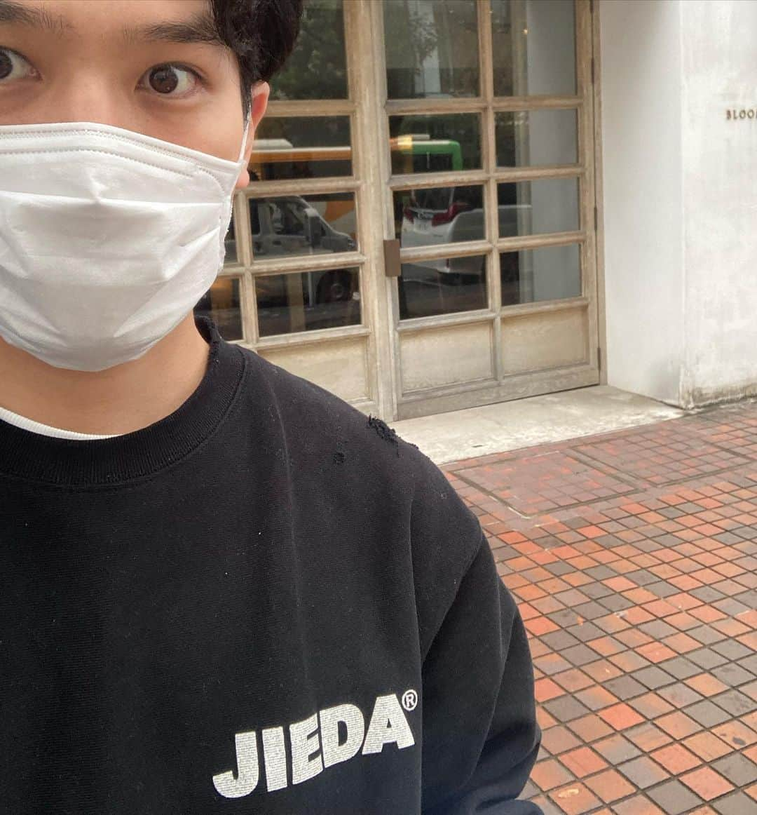 中村歌昇 さんのインスタグラム写真 - (中村歌昇 Instagram)「最近のお気に入り #jieda のダメージスウェット。 着心地よいのだぁ。 #中村歌昇 #sweat #スウェット好き #黒集めがち #黒になりがち #新春浅草歌舞伎 #よろしくお願いします」12月3日 20時53分 - kasho_nakamura