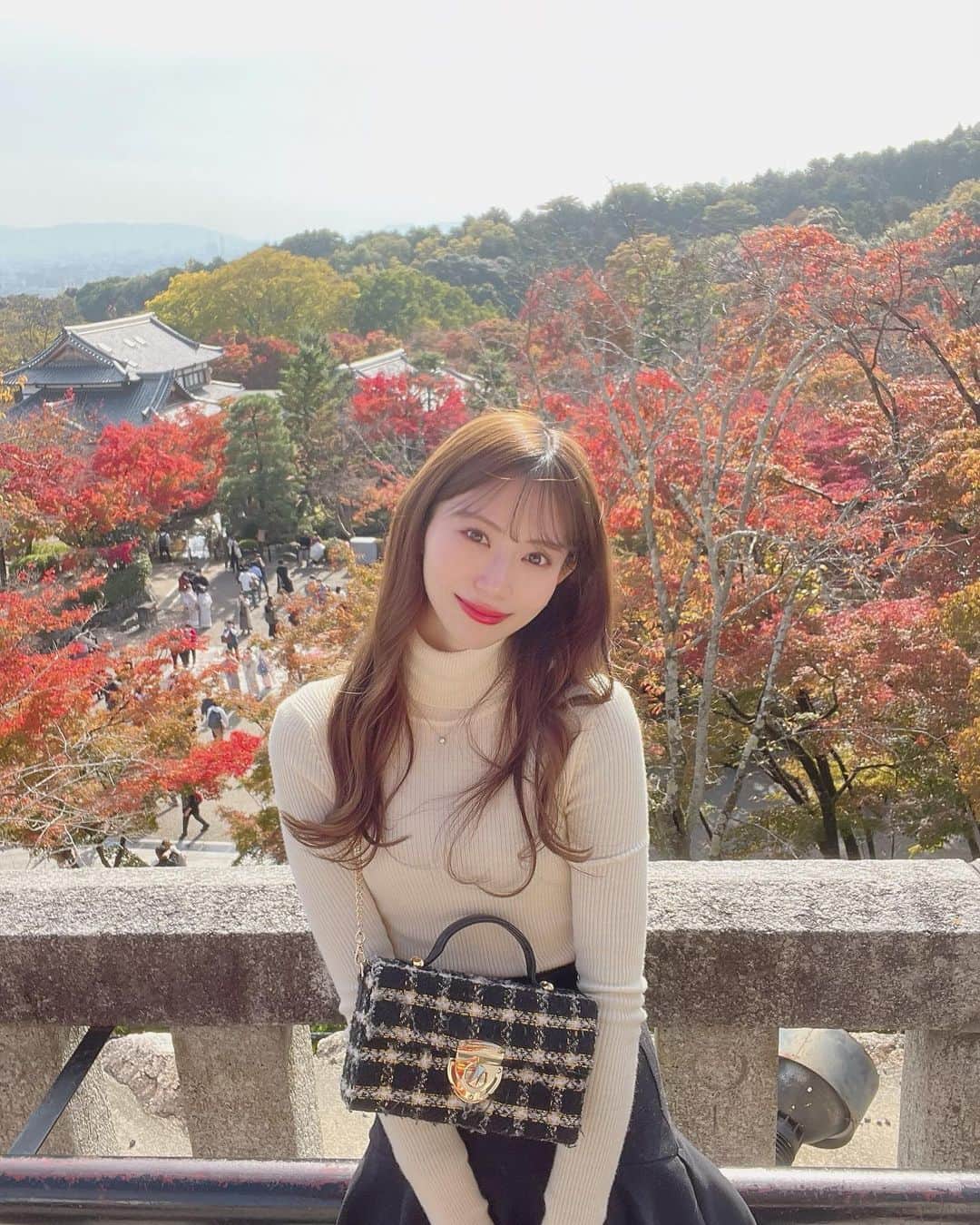 後藤理沙子のインスタグラム：「先日 #リトルリンネ でカットカラートリートメントしていただきました！ とても髪伸びた❤︎ ここ1.2年は髪を伸ばしてるよ😊 カラーの詳細は 【5グレーパール:9サファイア:6/81】 担当は井手さん（ @idetatsu1110 ）🧸いつもありがとうございます！ * #リトルリンネ #久屋大通 #栄美容院  #autumncolors  #アッシュベージュ  #髪色  #髪型 #トリートメント」