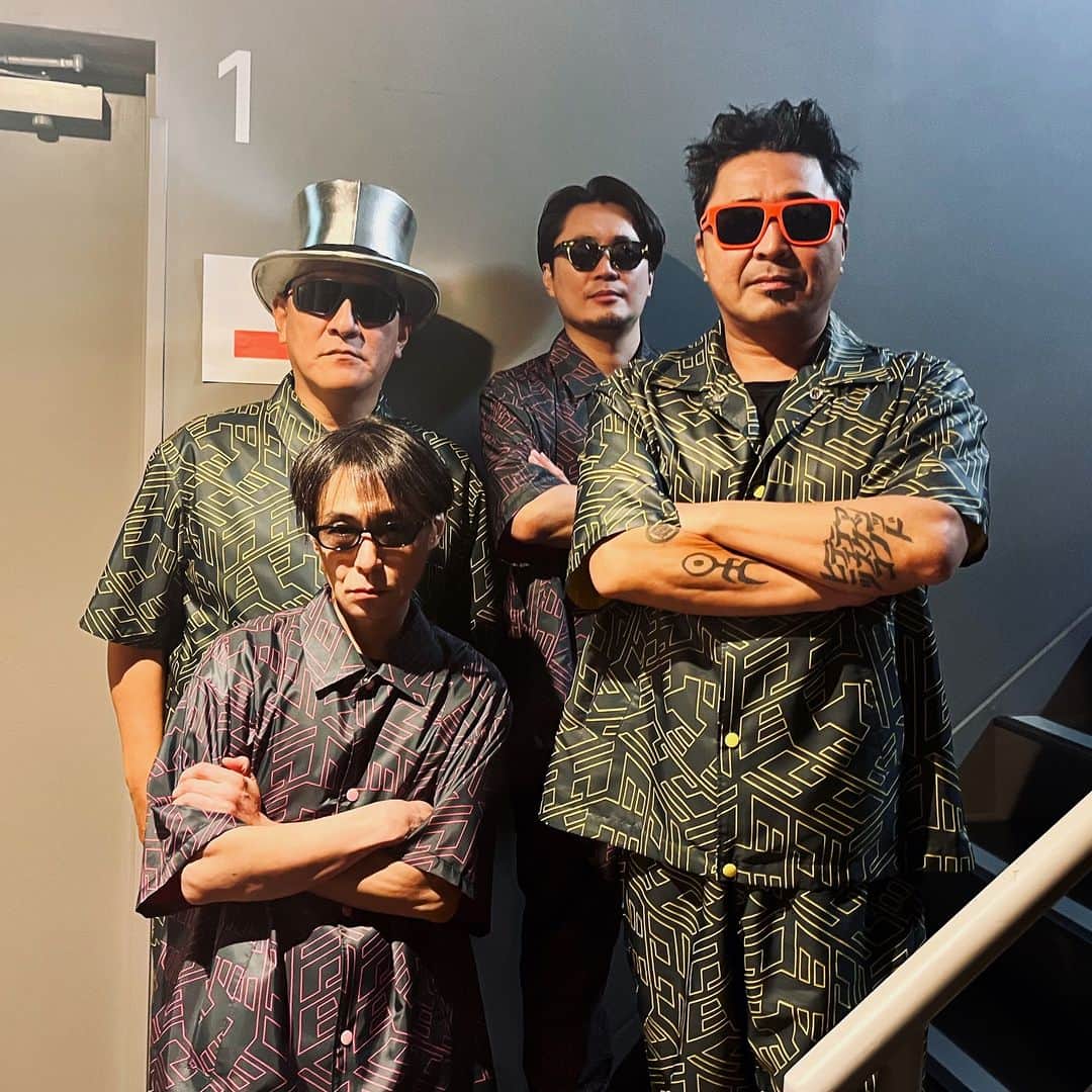 のインスタグラム：「2022.12.3 #電気グルーヴ Zeppツアー2022 みんなと未来とYシャツと大五郎 @ Zepp Haneda  @agraph 欠席により、本日のピンチヒッターは砂原良徳でした。  ツアーファイナル、有難うございました！」