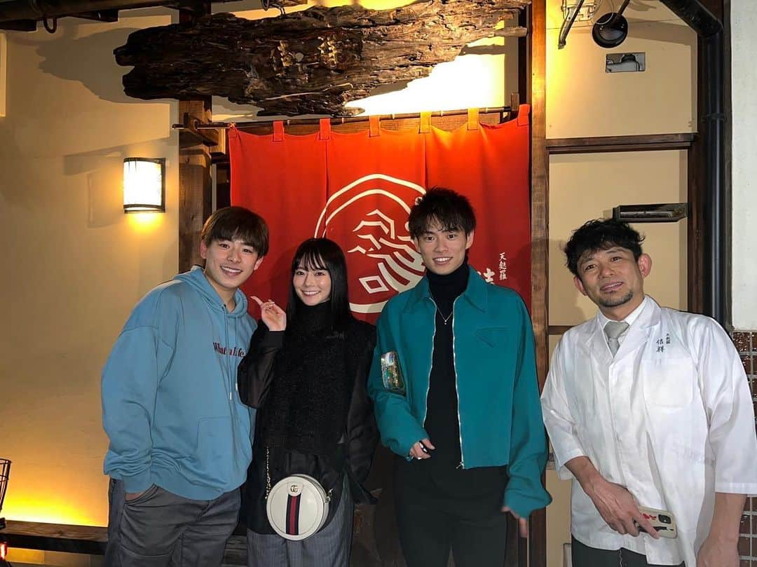 山岡泰輔のインスタグラム：「⁣ ⁣ 先日なこなこCPのこーくんとなごみちゃんと 天ぷら食べに行ってきました🤭⁣ ⁣ めちゃくちゃ久しぶりに会ったけど相変わらず可愛い2人でした🫣⁣ またご飯食べに行こ👏⁣ ⁣ 有名になってもいつも連絡くれるの嬉しいし⁣ また試合も見に来て⚾️⁣ ⁣ #なこなこcp #なこなこカップル #なこなこチャンネル #山岡泰輔 #天麩羅」