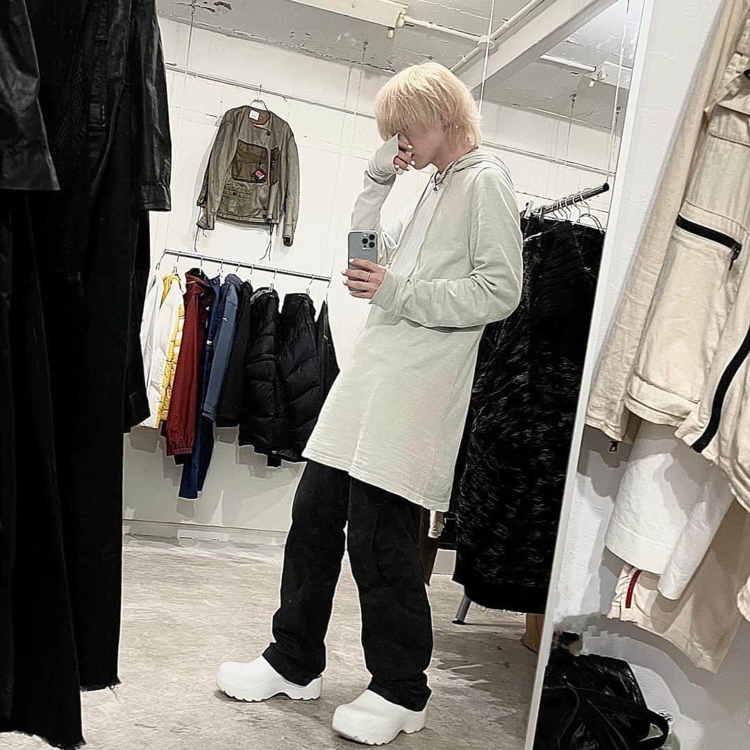 はやしんさんのインスタグラム写真 - (はやしんInstagram)「関西落ち着くっすね  #rickowens  #stoneisland  #bottegaveneta」12月3日 23時07分 - hayashinlaters