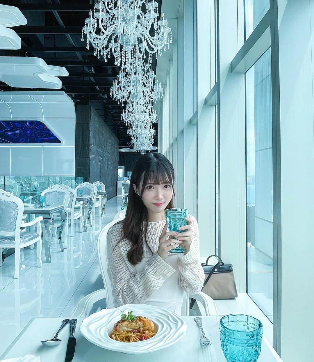 キアナのインスタグラム：「良い空間だった ɞ̴̶̷ ·̮ ɞ̴̶̷ 🐬🤍」