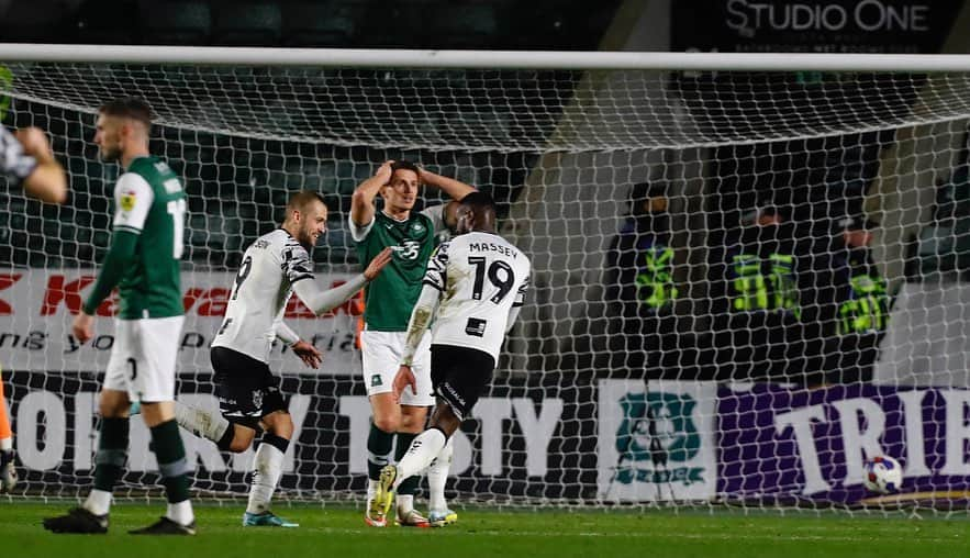 ジェームズ・ウィルソンさんのインスタグラム写真 - (ジェームズ・ウィルソンInstagram)「Belated Birthday Brace 🤩🎈  What a team performance! Thank you to the travelling fans for making the long journey to support 👊🏼」12月4日 0時47分 - j_wilson19