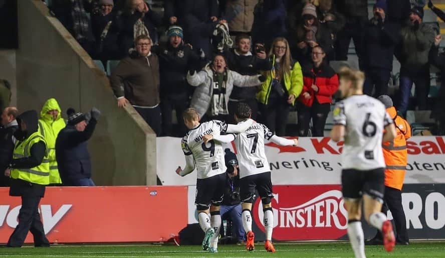 ジェームズ・ウィルソンのインスタグラム：「Belated Birthday Brace 🤩🎈  What a team performance! Thank you to the travelling fans for making the long journey to support 👊🏼」