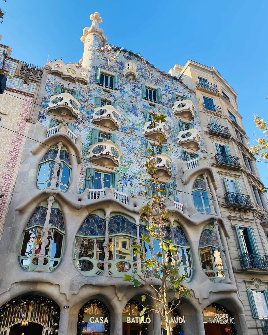 ユナ・デュフネさんのインスタグラム写真 - (ユナ・デュフネInstagram)「Barcelona & sa dolce vita ☀️🇪🇸 . . . #Barcelone #Spain #dolcevita #Sun #ligots #Barceloneta #parcguell #Gaudi #Enjoy #Life #Smile #Color #peaceful」12月4日 1時35分 - youna_d