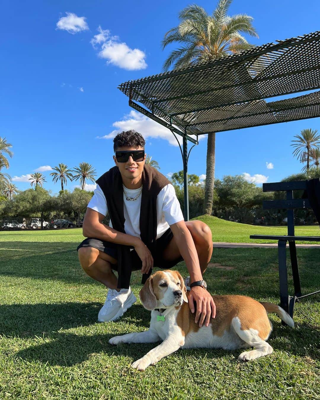 アキム・マストゥールのインスタグラム：「Special day with Krinon! ☀️😎🌴🐶」