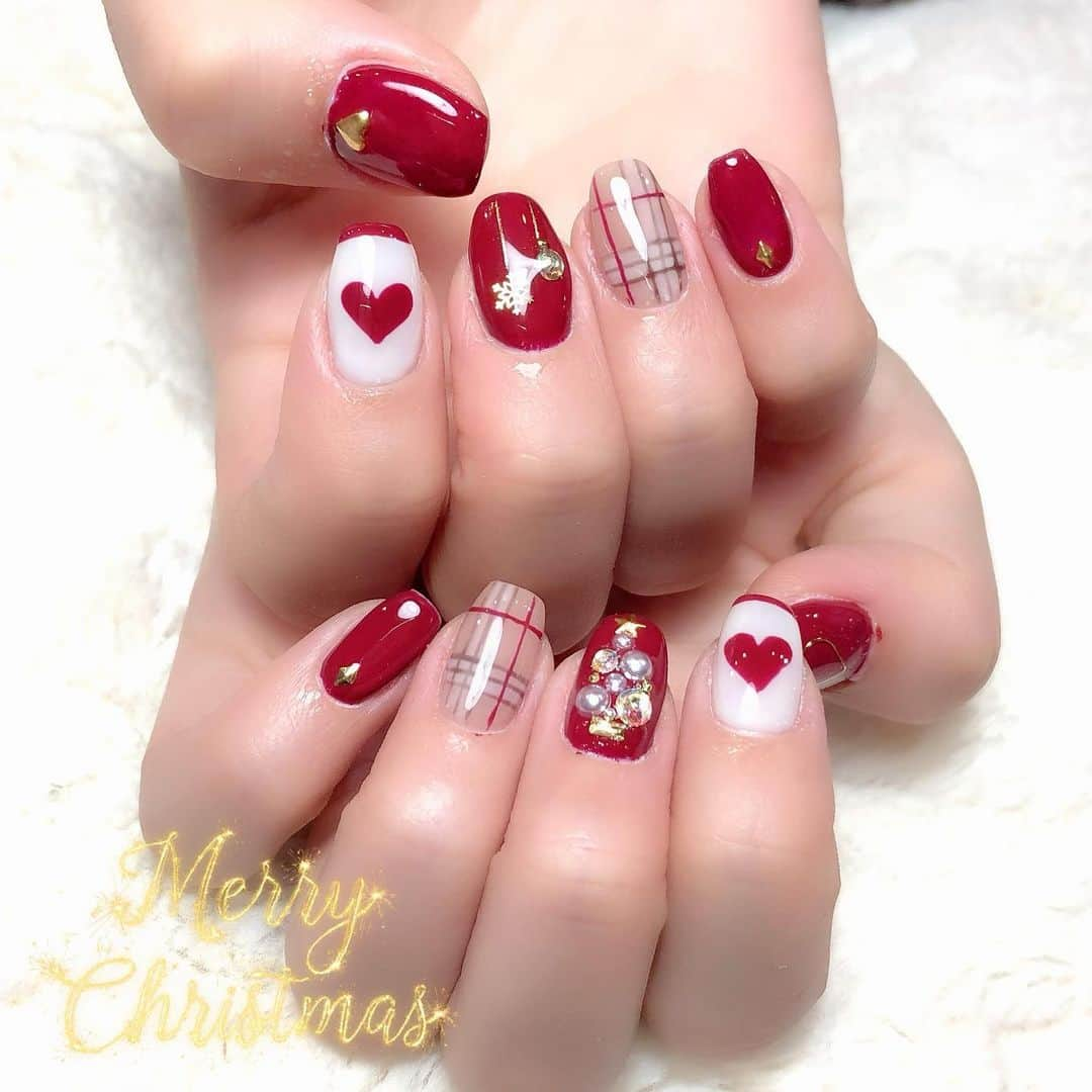 羽咲みはるのインスタグラム：「現在のつめ。 クリスマス感🎄🎅❤️ #newネイル#ネイル」