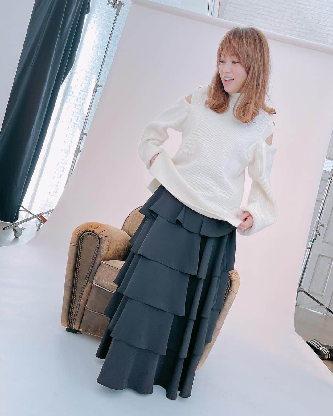 のインスタグラム：「本日の衣装❶ ⁡ ニット・・・FRAY I.D ⁡ スカート・・・Market Garden ⁡ #渡辺美奈代 #衣装 #frayid  #MarketGarden #ニット #スカート」