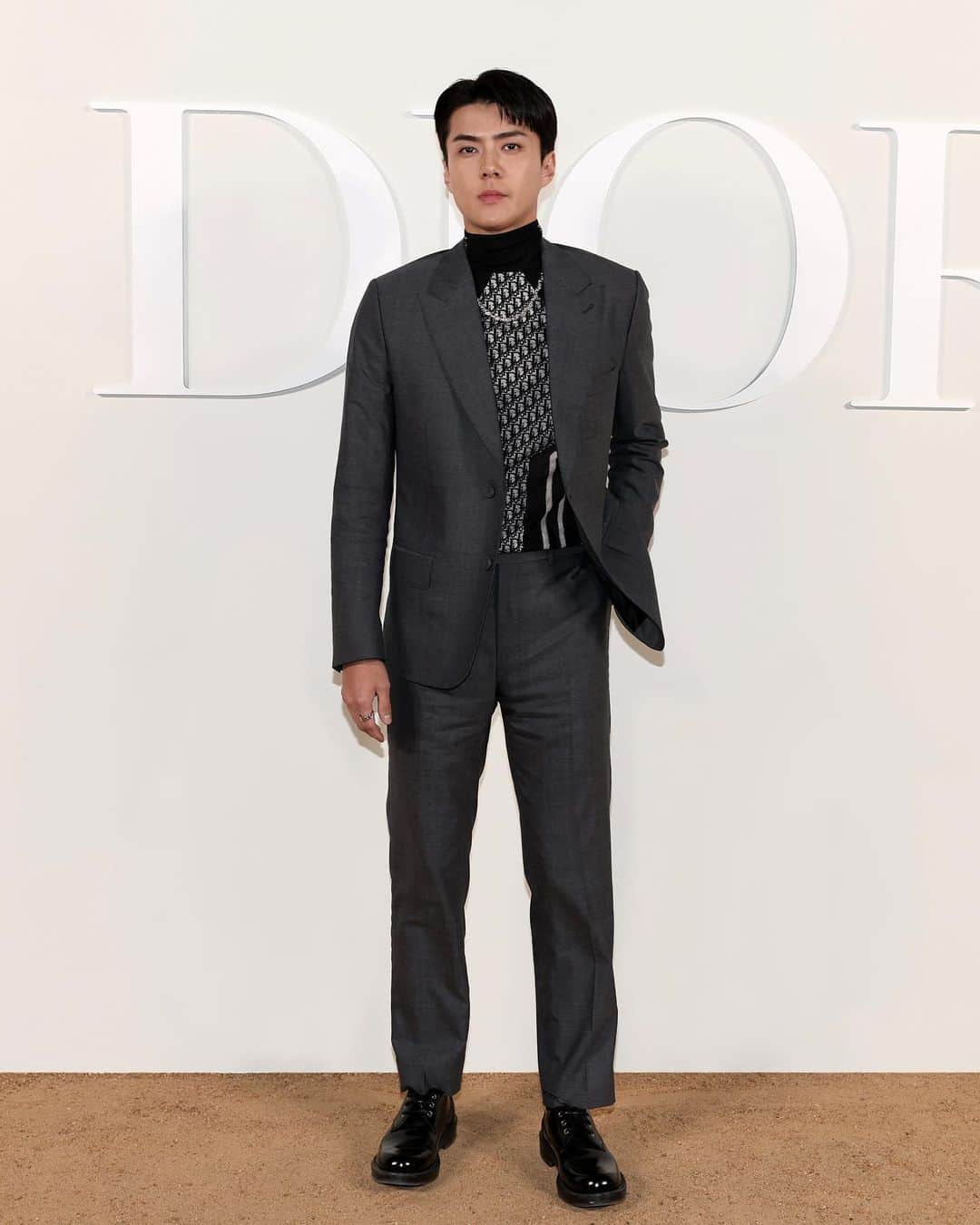 セフン さんのインスタグラム写真 - (セフン Instagram)「Looking exceptionally dapper in the desert, @OohSehun, Dior ambassador in Korea, joined the ranks of #StarsinDior attending the recently-ended #DiorMenFall 2023 by @MrKimJones nighttime show at the Giza pyramid complex, Egypt.」12月4日 8時45分 - oohsehun