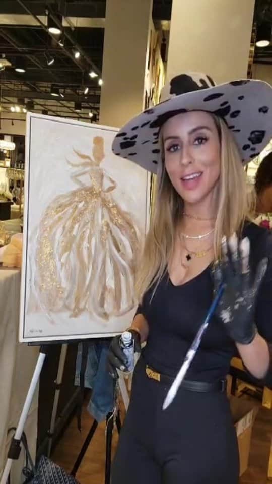 のインスタグラム：「Live art at ZGALLERIE #olivergal #zgallerie」