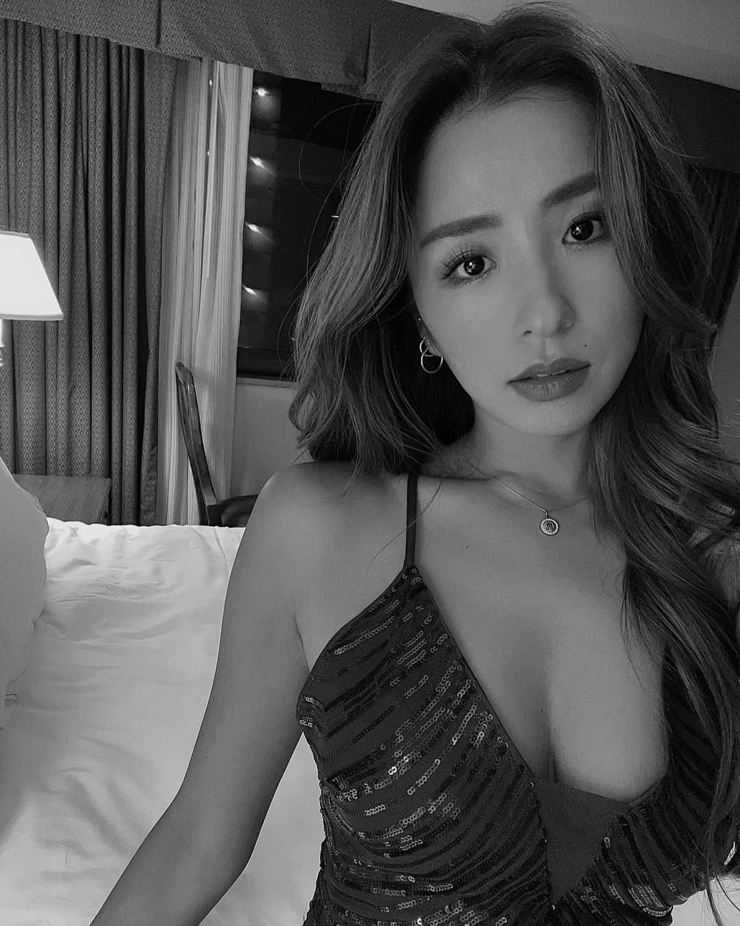 MIYAのインスタグラム：「❤️  #dressup #night #party #selfie #❤️」