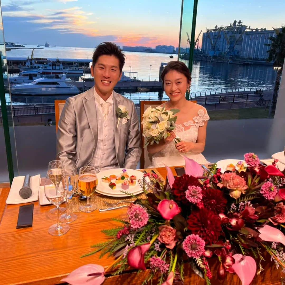 岡田久美子さんのインスタグラム写真 - (岡田久美子Instagram)「12/3(土)アマンダンセイルにて結婚式を挙げさせて頂きました！ まだまだ未熟なふたりですが今後ともよろしくお願い致します✨  Thank you for coming our wedding🎊  #アマンダンセイル #千葉みなと #結婚式 #披露宴」12月4日 11時42分 - okaoka1017