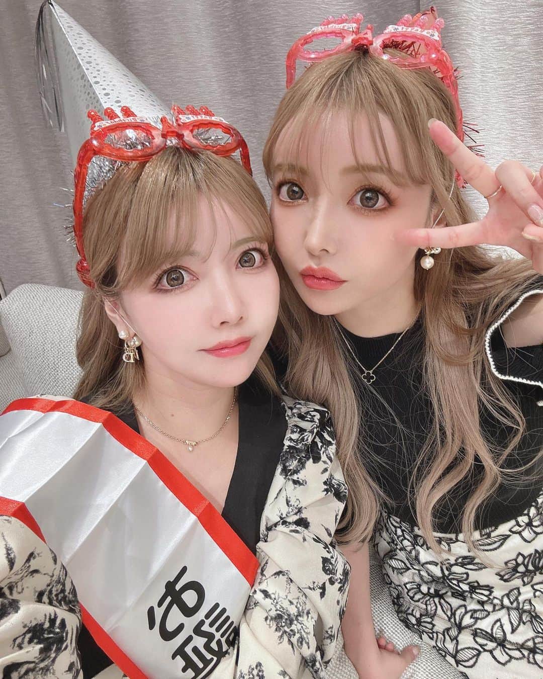 吉川ちえのインスタグラム：「【🎁💕︎🎁💕︎🎁💕︎】 . 誕生日お祝いして貰った時の😆✨ 中華🥟食べてワイワイしました🎀 プレゼント、アマギフ貰ったので いまだに何買おうか毎日悩んでる🤣🫶💓 . #誕生日 #birthday #twins」