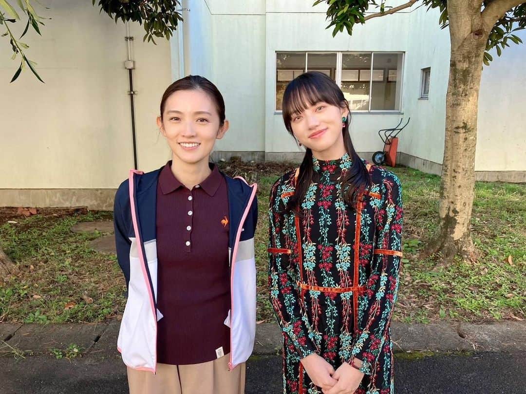 清原果耶のインスタグラム：「このあと夜10時30分から 「invert 城塚翡翠 倒叙集」第2話が放送されます！ 写真は第2話ゲストの星野真里さんと。 ⁡ お時間合えば、是非ご覧ください☺︎ ⁡ . #城塚翡翠」