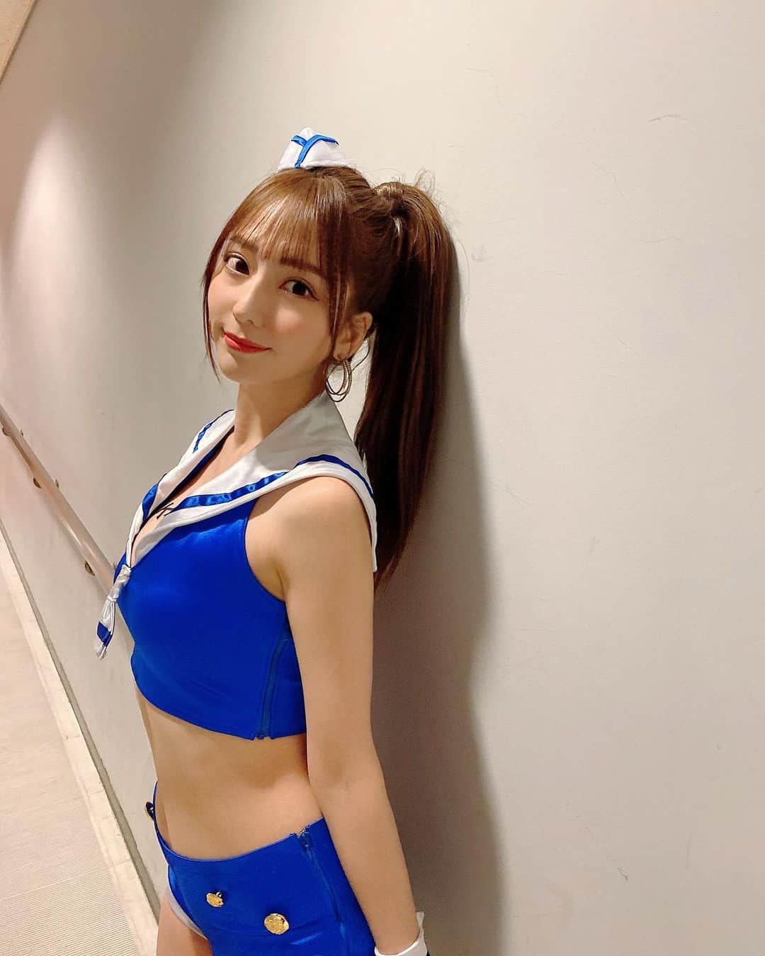 堀尾実咲のインスタグラム：「K-1大阪大会ありがとうございました💙  今回も目が離せない熱い戦いが繰り広げられましたね✨  新たな王者も誕生しK-1のこれからがより楽しみになりました☺️✨  年内のK-1ガールズのお仕事は大阪大会が最後でした！ 次は2023年にお会いしましょう💙  #k1 #k1wgp #K1NEXT #k1ガールズ #ラウンドガール」