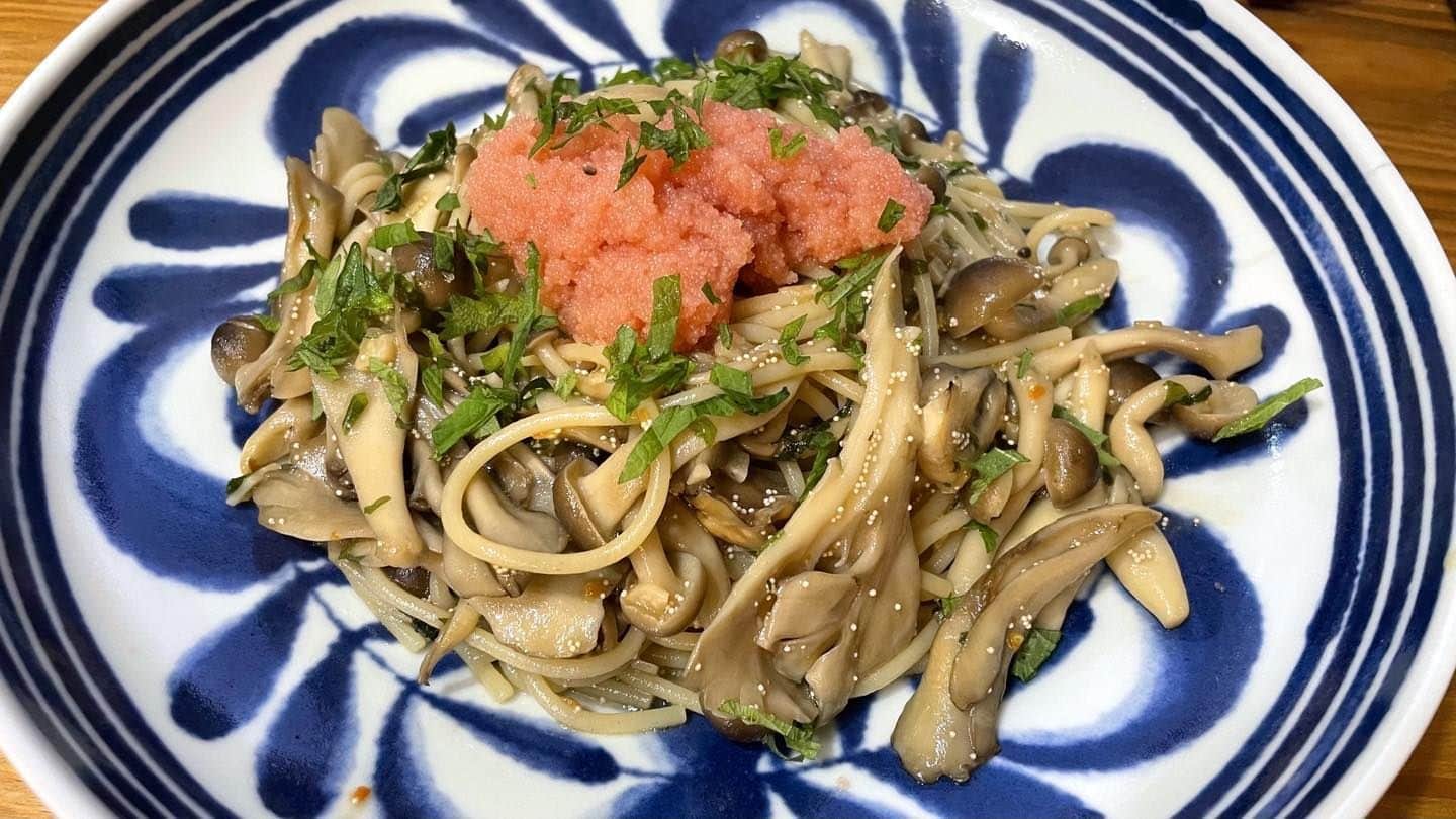 平松禎史のインスタグラム：「キノコたらこパスタ。作り慣れて安定の出来上がり。」