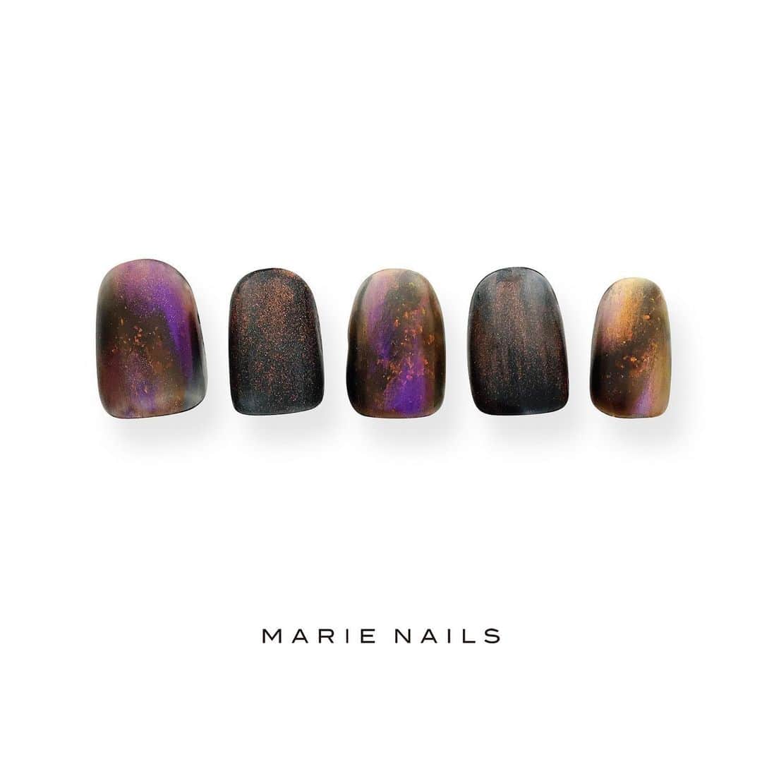 marienails_jpnのインスタグラム：「#nailartist #nailstagram #nailswag #nailist #marienails #nail #nails #naildesign #nailart #fashion #trend #gelnails #マグネット #パティーネイル #グラデネイル #マリーネイルズ #ネイルデザイン #冬ネイル #ジェルネイル #ファッション #ネイルサロン #ネイリスト #お洒落さんと繋がりたい #オフィスネイル #ネイルアート #おしゃれ #冬コーデ #オーロラネイル #シンプルネイル #ファッショニスタ」