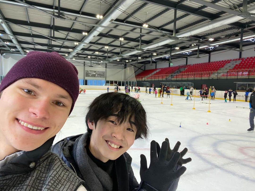 デニス・ヴァシリエフスのインスタグラム：「Having a blast!! #worldiceskatingday」