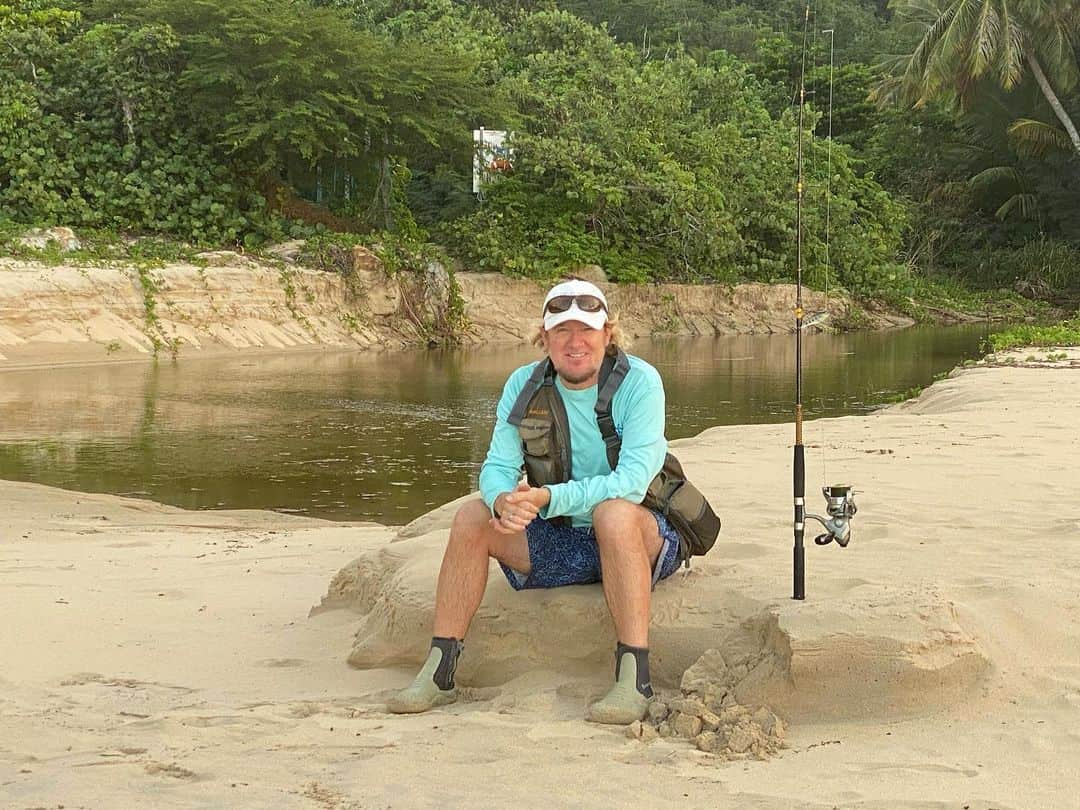 エイドリアン・スミスのインスタグラム：「Break time #BVI #tarponfishing」