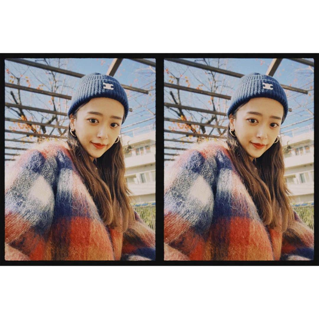 近藤千尋のインスタグラム：「今日もお友達と公園へ🌳💁‍♀️ 砂場の気分の姉妹を連れて。。🚲 ママ自転車ちゃんとできる？と 不安げな姉妹😂笑 (少し前に一回転倒したことがあるから。笑 ヘルメット🪖と周りの方々に助けられました🙏🙇‍♀️感謝。。。)  パパがいない日は必死に頑張るよ💁‍♀️❤️  アウターを着てくれない次女。 鼻水出てるよ⁉️着ないの⁉️ いりましぇーんっといわれました😀  ひーぼぉくんが選んでくれたニット帽☺️  もう早めにお風呂も入って 明日からのご飯をまとめて作るぞ❤️  あっという間に今日も終わるなぁ🤣 明日は大阪day🚄 スロイジ生放送みてね💕」