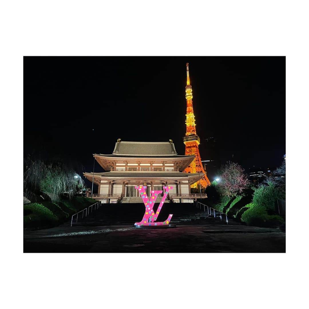 森田真以のインスタグラム：「January 2023 @louisvuitton ×草間彌生×東京タワー 増上寺と芝公園🗼 . ライトアップが通常の赤で残念だったけど AR体験面白かった🌉👏🏻 . . . #louisvuitton #tokyo #tokyotower #event  #lightup #草間彌生 #芝公園 #増上寺 #東京 #東京タワー #ルイヴィトン #コラボ」
