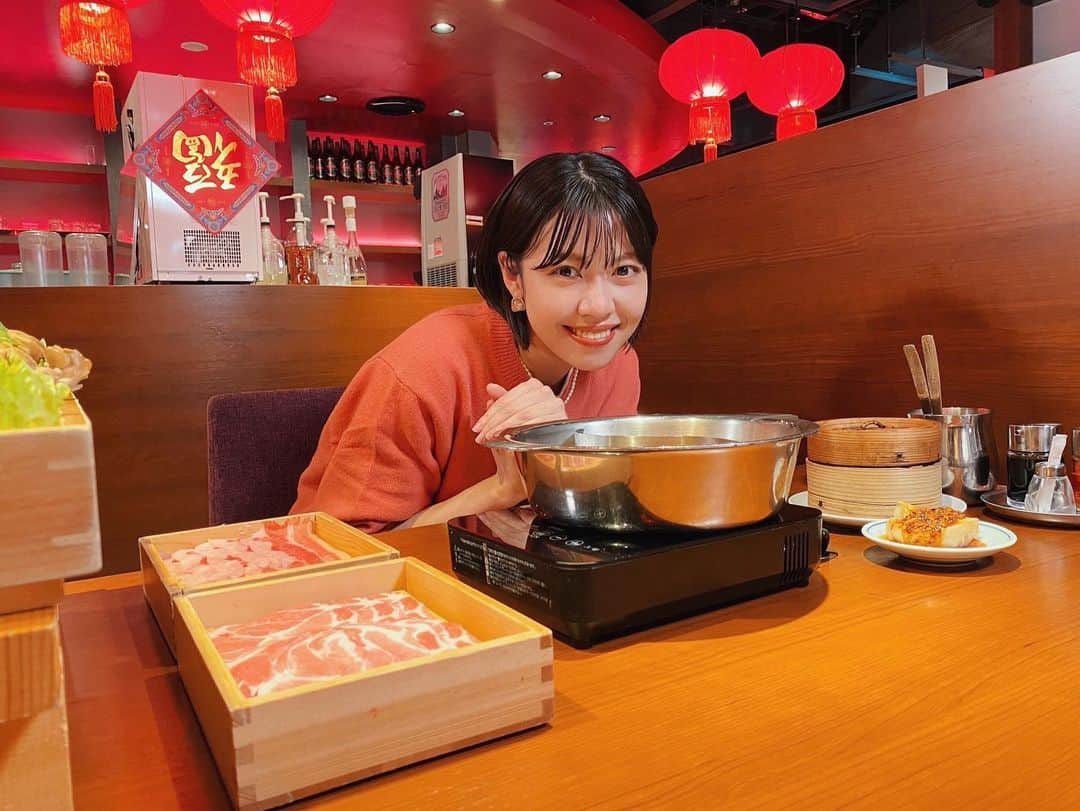 吉田晴香のインスタグラム：「旅コミ北海道📺 ご覧いただきありがとうございました☺︎🫶  寒い日は…❄️ 食べ放題でスタミナをたっぷりチャージ🍴  #旅コミ北海道#旅コミ#じゃらん北海道#じゃらん #北海道#hokkaido#hokkaidolove#北海道グルメ」