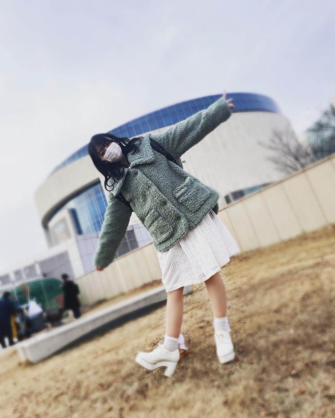 進藤あまねのインスタグラム：「韓国で買ったコート✨️  귀여워💕 #rolarolaseoul #ねすぐらむ」