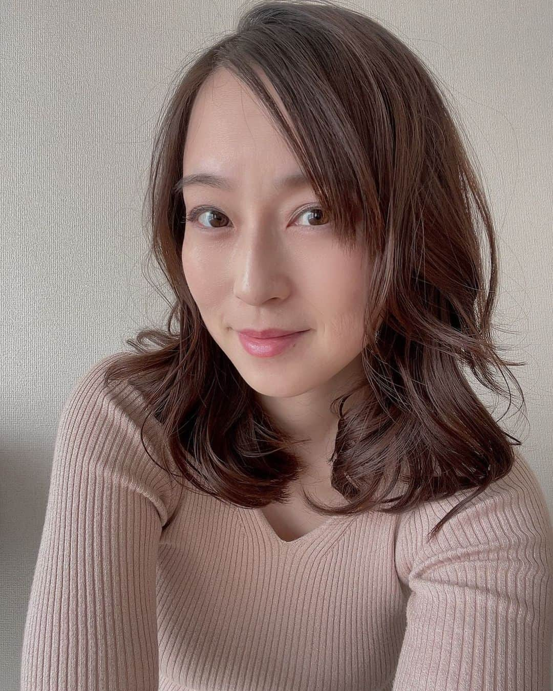 薄井しお里さんのインスタグラム写真 - (薄井しお里Instagram)「久々に競馬振り返り🏇 チャンピオンズカップでした、12/4🏇💭 対抗に入れていたジュンライトボルトが1着に！2着のクラウンプライドは実は直前で外してしまったのです。でも穴馬記事で書いたハピが3着に入り久々に嬉しい結果となりました✨✨  流しで買ったもんだと思っててレース後シクシク過ごしてたんだけど、BOXにしてたの思い出しました😂✨（なんならこれを書きながら思い出しました😂🏇✨）  うれーぴ😗🌼 #けいば　#競馬　#チャンピオンズカップ　#馬トク　#アナグラ競馬予想」12月4日 17時20分 - shiori.uuu