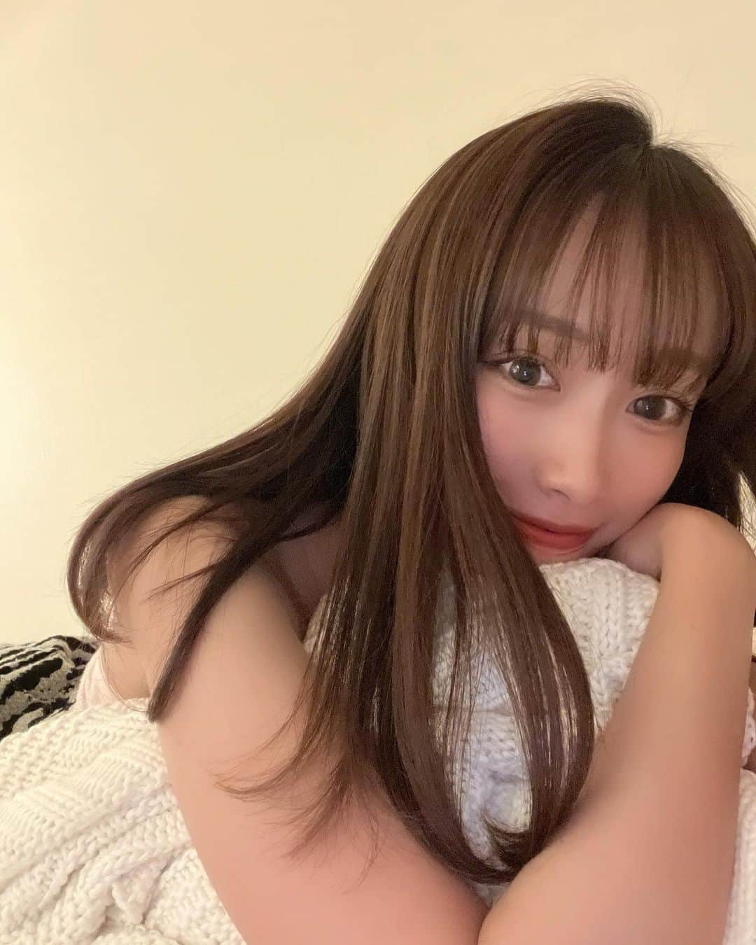 岡島彩花のインスタグラム：「・  ずっと頭痛くて死にかけてる🧌  明日から連勤だし、 出張多めだから早く治って欲しい、、  #レースクイーン #ボレジョ」