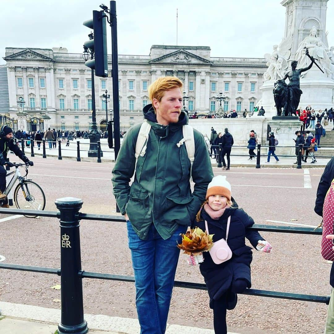 アダム・ボグダンさんのインスタグラム写真 - (アダム・ボグダンInstagram)「London baby!❤️😃」12月4日 17時38分 - bogdanadamofficial