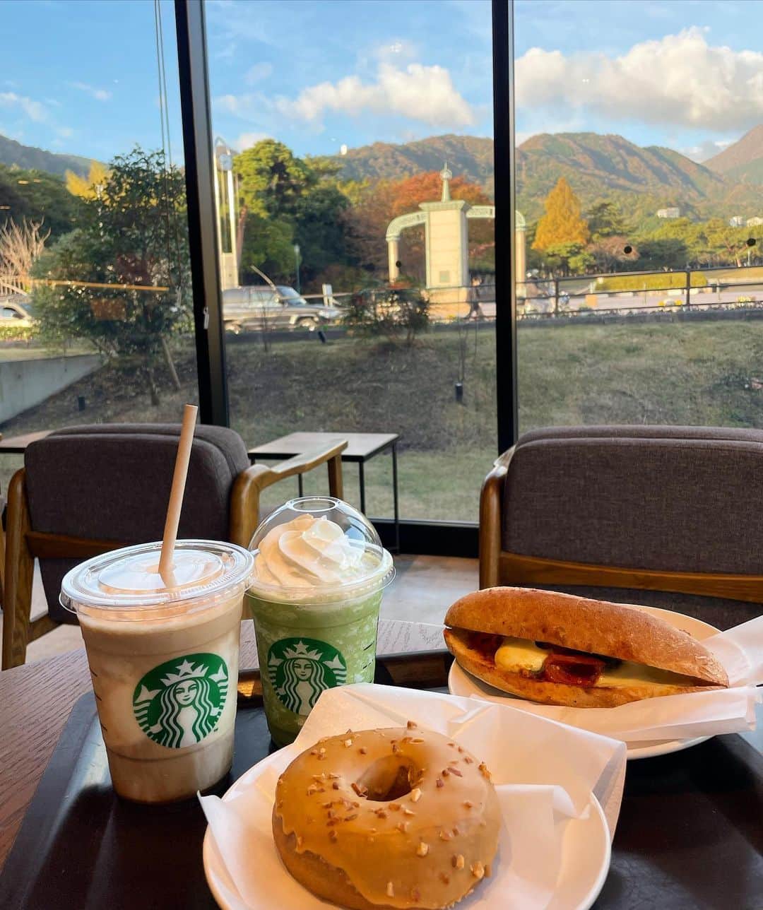 生形由佳さんのインスタグラム写真 - (生形由佳Instagram)「・ 美しい景色を見ながら 朝活スタバ最高でした⛰  #別府グルメ #大分グルメ  #スタバ #別府旅行」12月4日 18時02分 - yuka.ub
