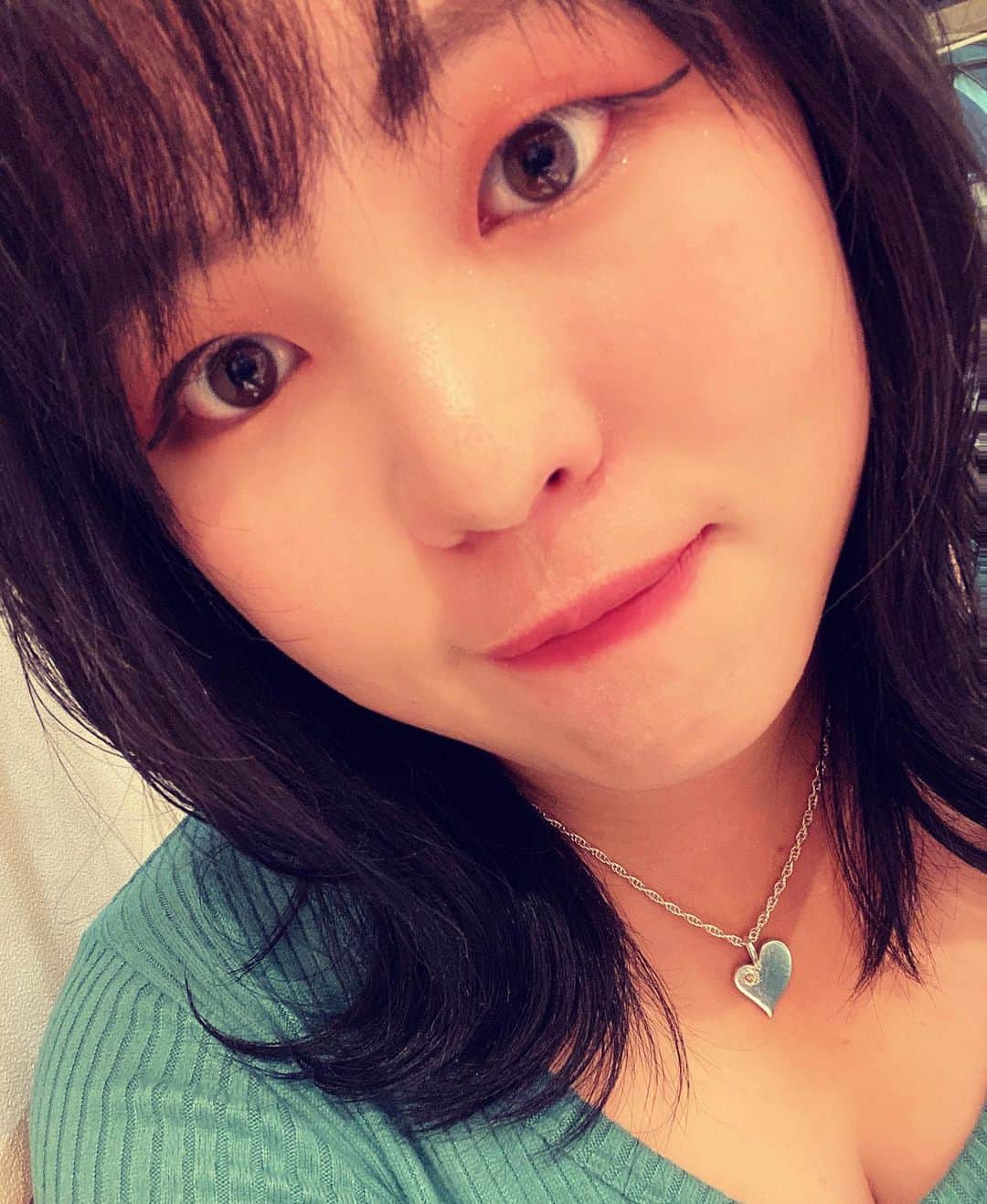 ささきしょうこのインスタグラム：「美容院行ってきて ちょー久々髪の毛巻いてもらった♥️♥️  ハイライト入れたから色落ちも楽しみだなぁ🥰」