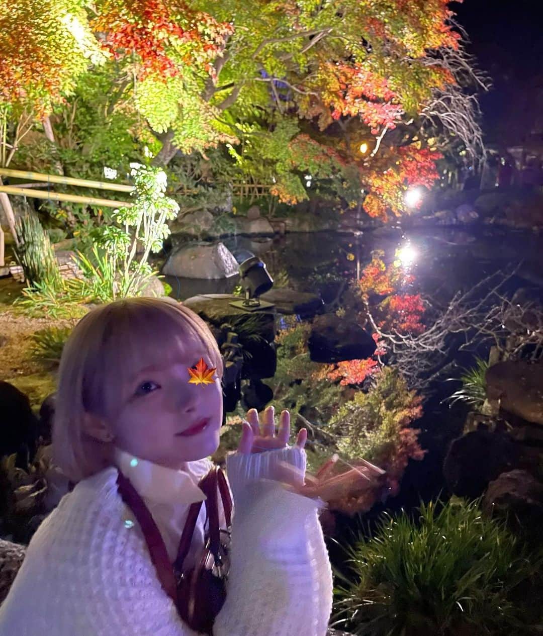 志村美希のインスタグラム：「⁡ こないだもみじ見てきたのにもうクリスマス🎅🏻 ⁡ 最近お気に入りの時計は#danielwellington 🪄 ⁡ ピンクゴールド大好きマンだから一目惚れして ピアスとセットで使ってるよ❄️ ⁡ 12/25まですべての商品が最大30%offになるクリスマスキャンペーンが実施中みたい🎄! ⁡ さらに15%offになるクーポンコードも併用できるのでぜひ公式サイトもチェックしてみてね🧸🛍️ code【igmikk】 ⁡ 自分へのご褒美や大切な方へのプレゼントにぜひ🎁 ⁡ ストーリーのハイライトに載せときます🫶🏻 ⁡ ⁡ ⁡ #クリスマスコーデ#ダニエルウェリントン#DWクリスマススター#クリスマス」